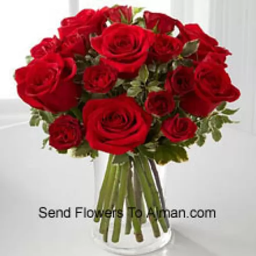 18 Roses Rouges dans un Vase en Verre